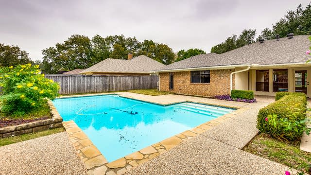 Photo 1 of 24 - 6110 Raleigh Dr, Garland, TX 75044