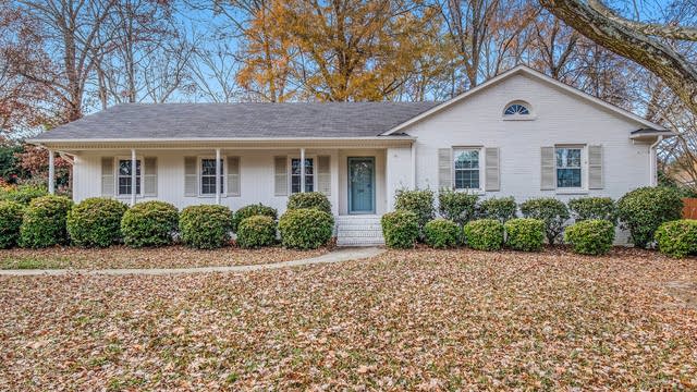 Photo 1 of 18 - 1207 Redcoat Dr, Charlotte, NC 28211