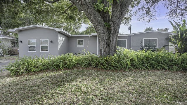 Photo 1 of 17 - 1575 Barry Rd, Clearwater, FL 33756