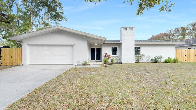 Photo 1 of 18 - 1921 Algonquin Dr, Clearwater, FL 33755
